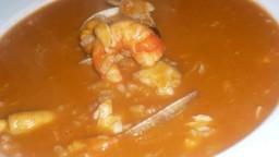 Recepta de cuina de Sopa de peix amb rap, gambes i cloïsses